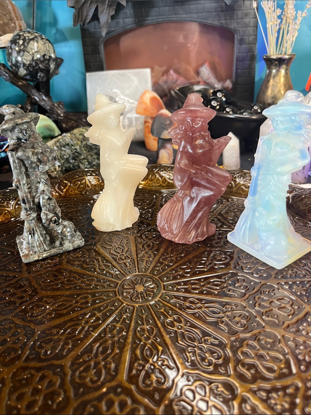 Mini witch carving (1) 3.9-4”